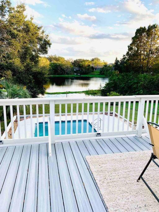 Stylish Lake Home With Huge Pool, Arcade With Ps5,And Theater Just 5 Min From Legoland 윈터헤이븐 외부 사진